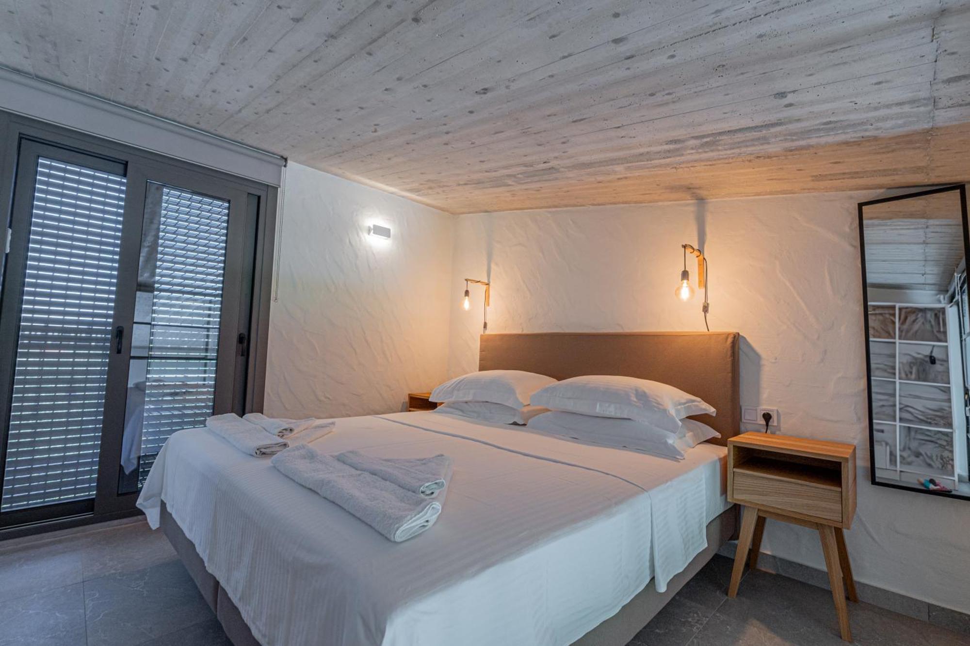Irissa Suites Paralia Irion Номер фото
